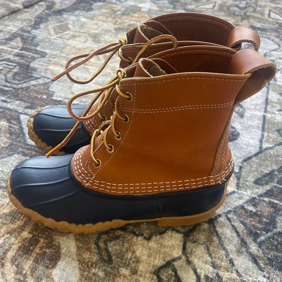 LL Bean Tan Navy Women's Bean Boots 8" Tie Up Shoes - Picture 3 of 8